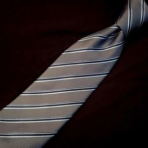 Hugo Boss 100% Silk Tie.